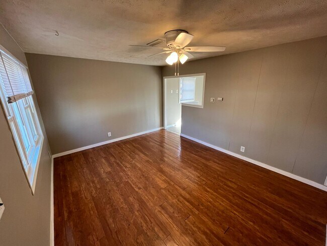 Building Photo - 1107 Hiatt St