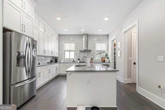 Building Photo - 574 Boulevard Pl NE