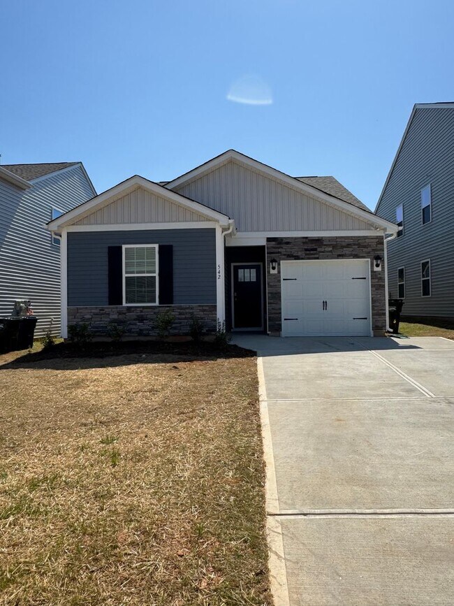 Building Photo - New Construction 3 bed 2 Bath Home in the Hamptons at Hickory! Prime Location!