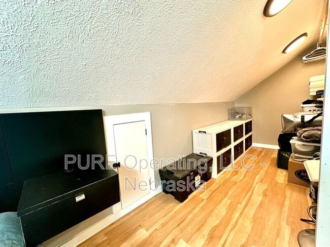 Building Photo - 5011 Miami St