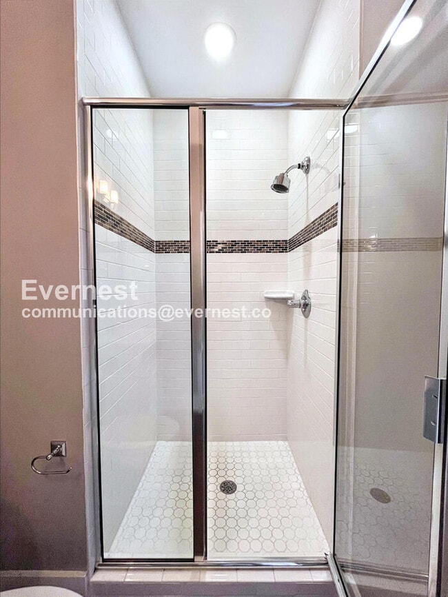 Building Photo - 600 Garfield St