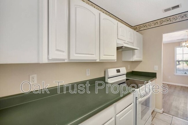 Building Photo - 1366 Pinnacle Ln