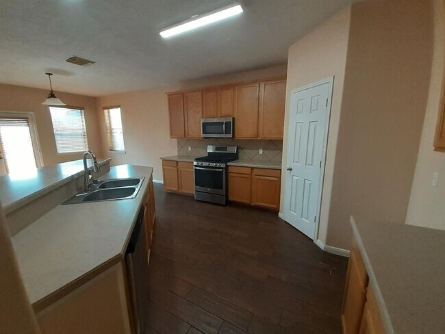 Building Photo - 5835 Beeston Ln