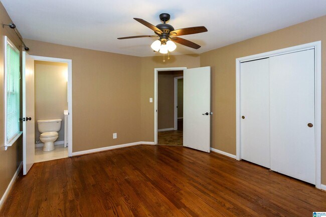 Building Photo - 2050 Pinehurst Dr