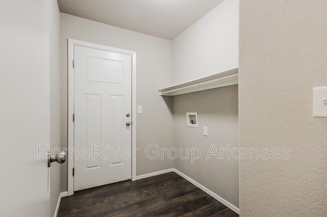 Building Photo - 219 E Anabranch Ct