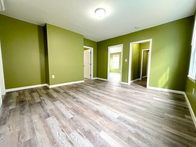 Building Photo - 156 Grinnell St