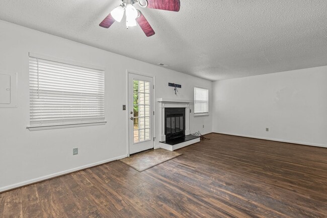 Building Photo - Beautiful 2-Bed, 2.5-Bath Home with Spacio...