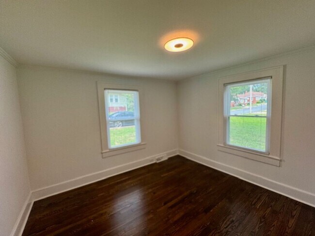 Building Photo - Renovated 3 Bedroom/2 Bath Home