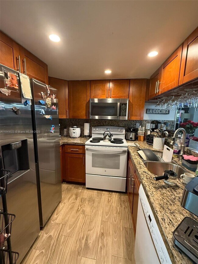 Building Photo - 8999 SW 123rd Ct