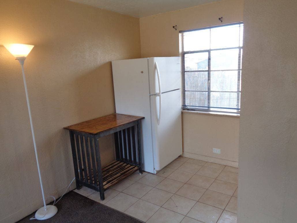 Eating space - 1927 S Elati St