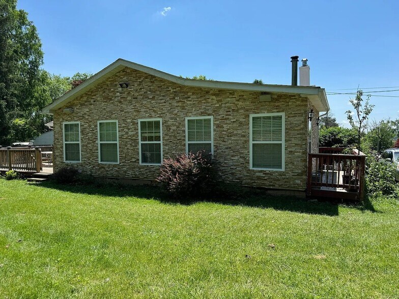 Building Photo - 10 Harmon Rd