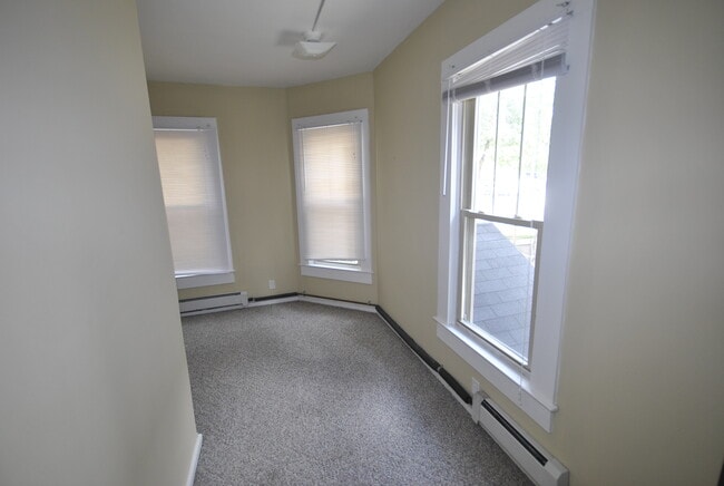 Building Photo - 618 Packard St