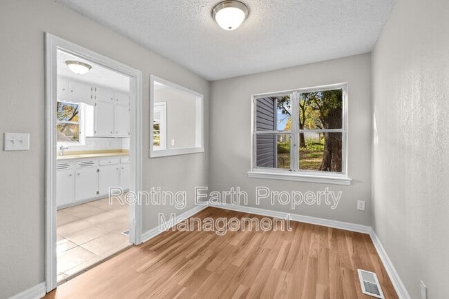 Building Photo - 7404 Paris Ave