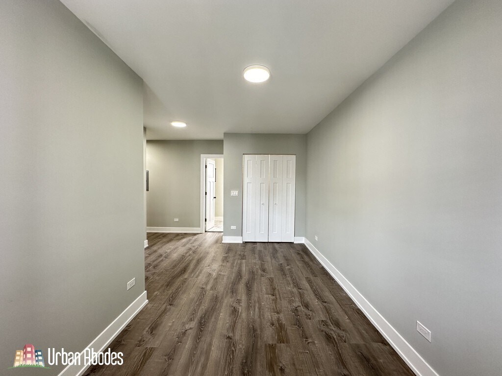 Building Photo - 503 W Belmont Ave