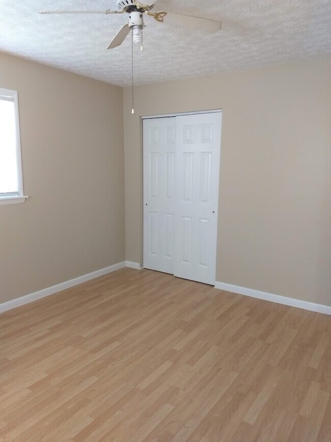 Building Photo - 137 Prentice St