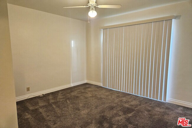 Building Photo - 9966 Glencrest Cir