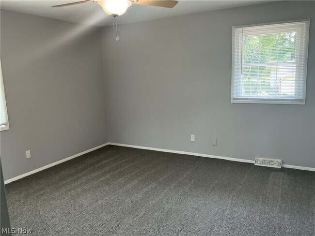 Building Photo - 3732 Maplecrest Rd