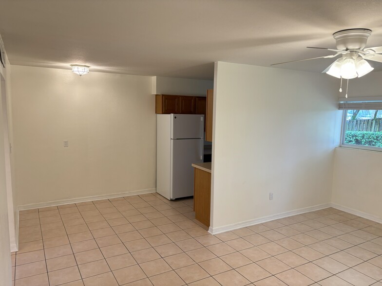 Building Photo - 320 Lakeview St