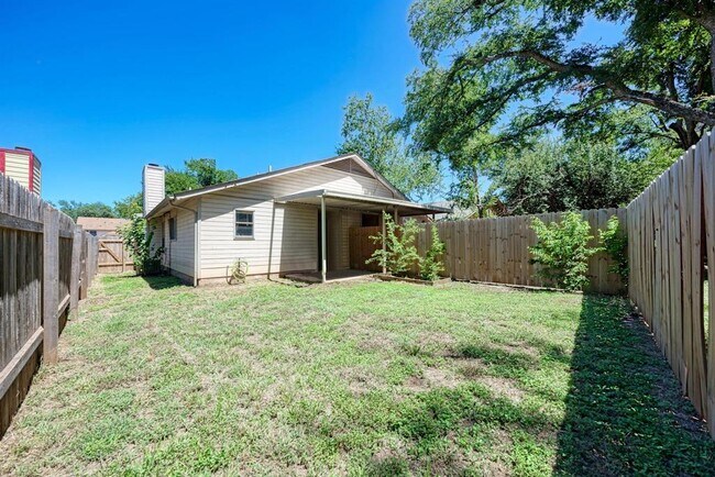 Building Photo - 12408 Deer Falls Dr