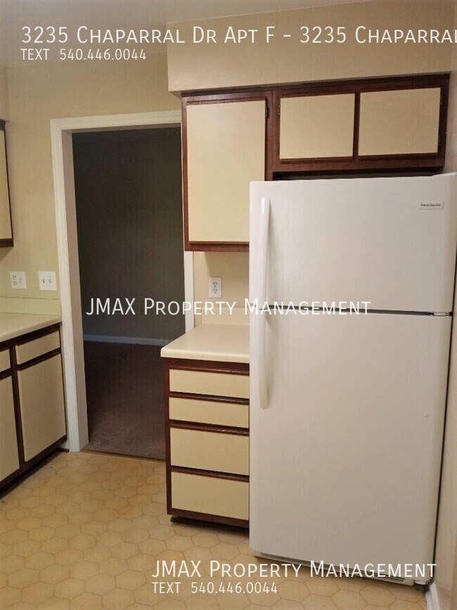 Building Photo - 3235 Chaparral Dr