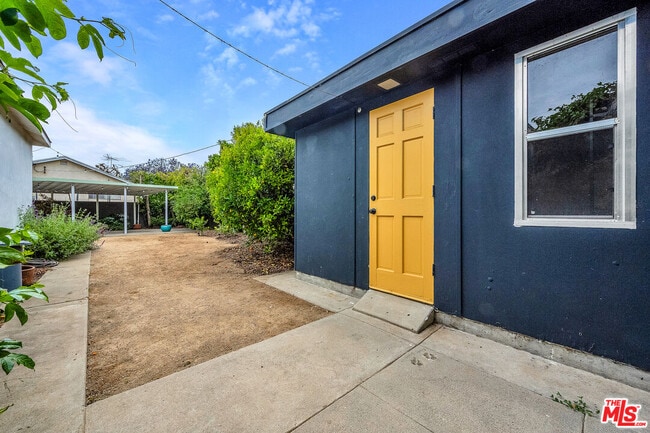 Building Photo - 12121 Gilmore Ave