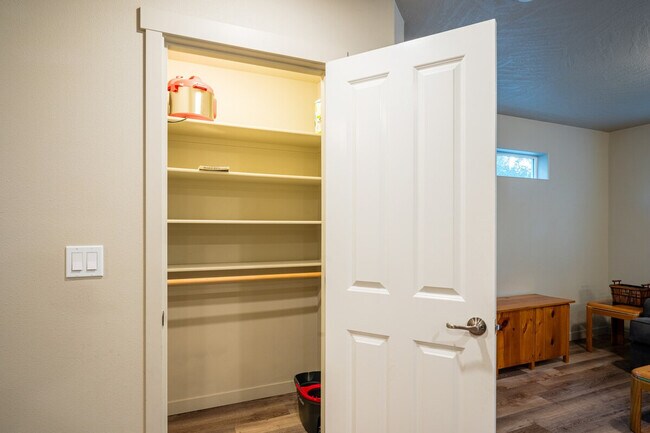 Building Photo - 5 S Kellogg St