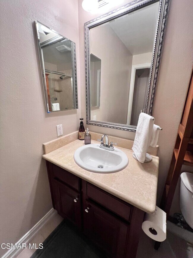 Building Photo - 14242 Burbank Blvd