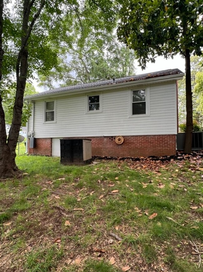 Building Photo - Cute 2 BD - 1 BA - Downtown Greer Bungalow...