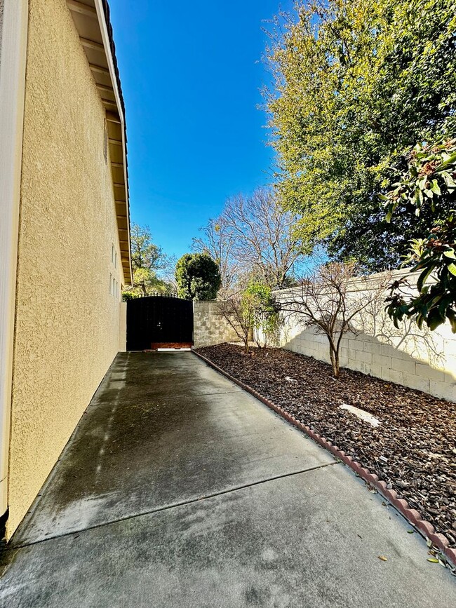 Building Photo - Beautiful 4-Bedroom Home in Mace Ranch