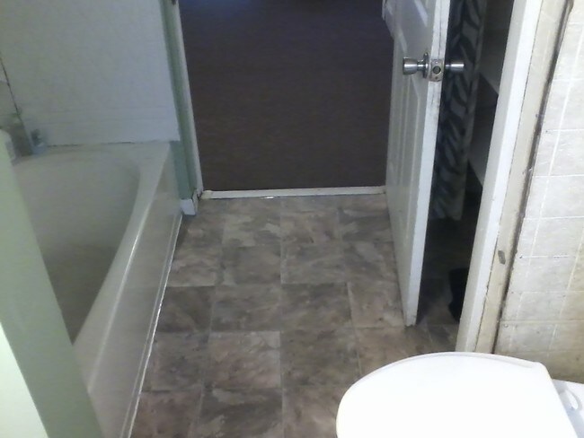 Building Photo - 205 E 14th Ave