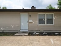 Building Photo - Recently Renovated 2-Bedroom, 1-Bathroom D...