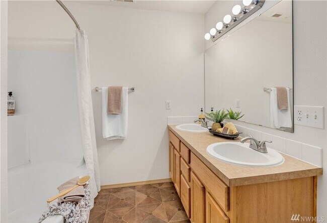 Building Photo - 17508 14th Dr SE