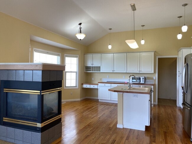 Building Photo - 5742 Crestwood Dr