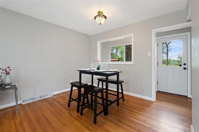Building Photo - 9731 Twincrest Dr
