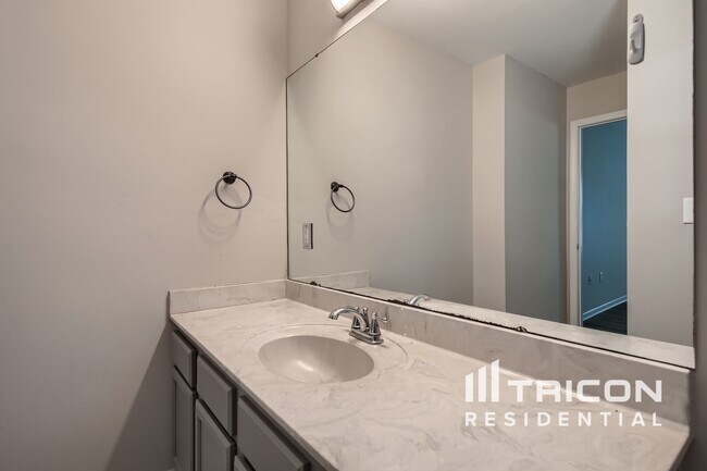 Building Photo - 9022 Jaldena Dr