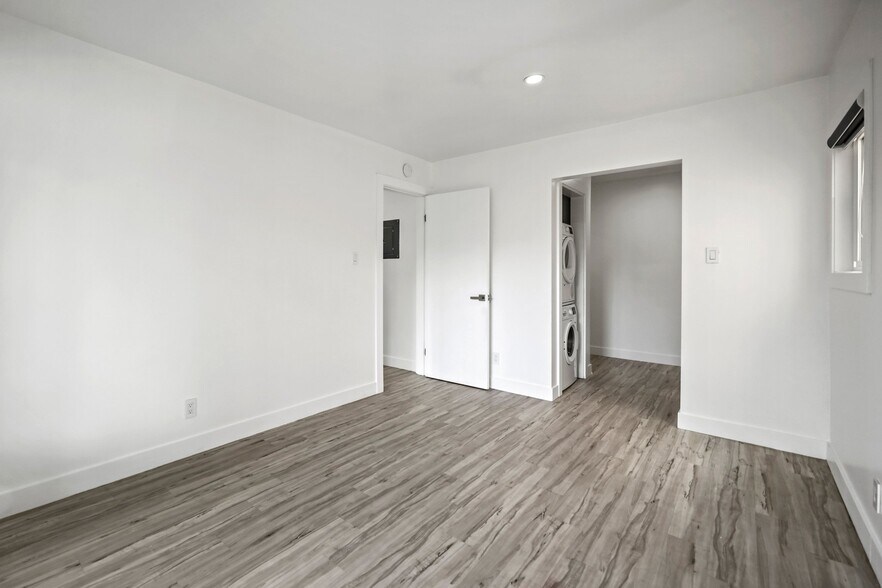 Building Photo - 1101 N Flower St