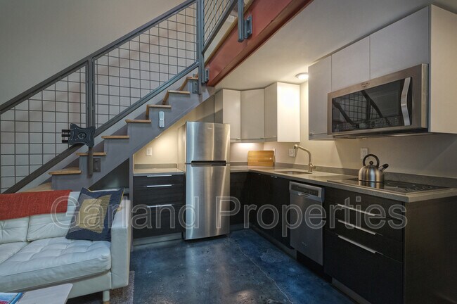 Building Photo - 631 Campbell Ave SE