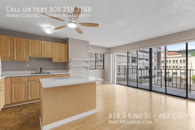 Building Photo - 818 S King St