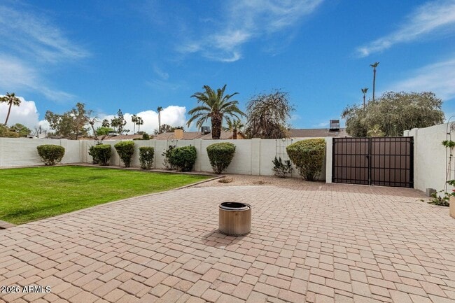 Building Photo - 2411 E Alameda Dr