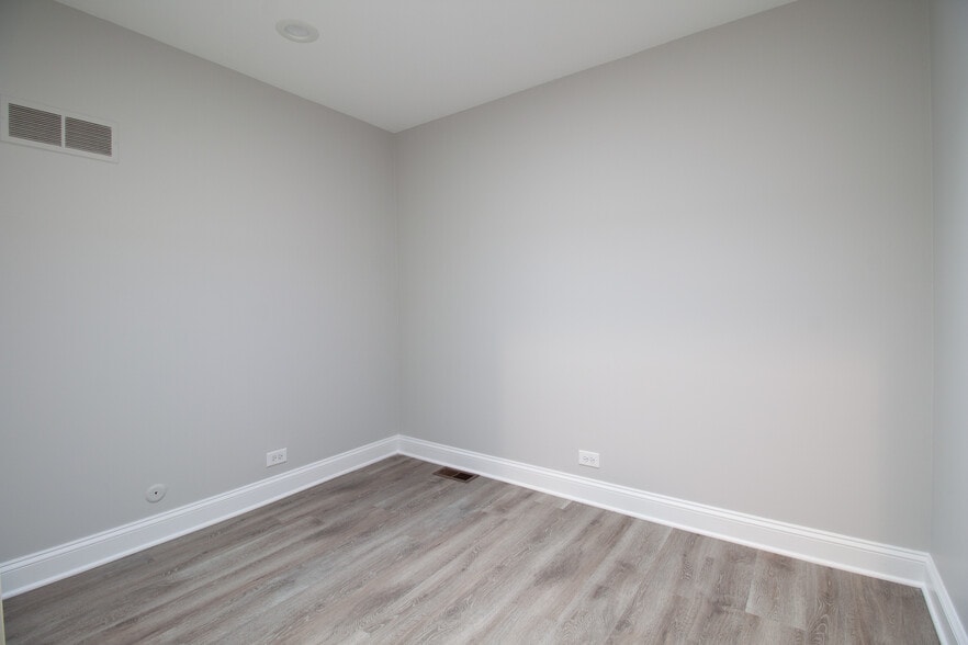 Building Photo - 745 W Gordon Ter