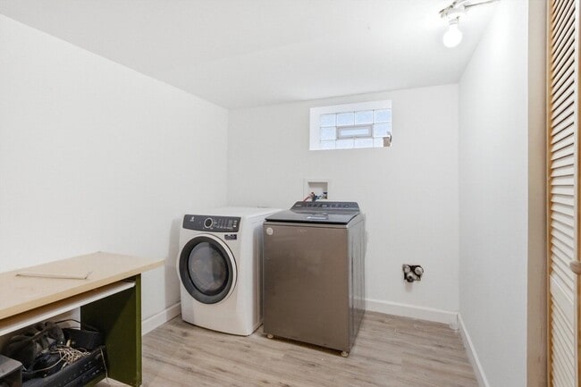 Building Photo - 4605 S Laramie Ave