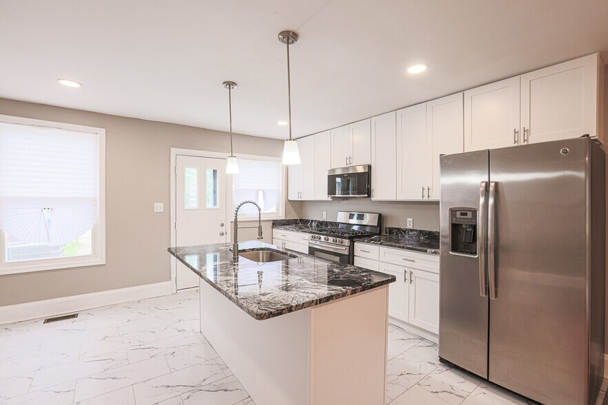 Building Photo - 130 Reedbird Ave