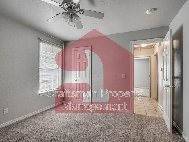 Building Photo - 2707 Silvertree Dr