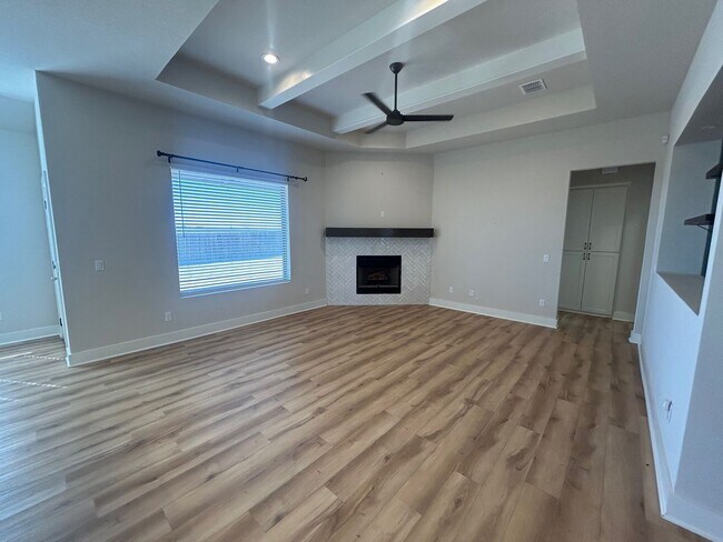 Building Photo - Amazing 3 Bedroom Midway Home