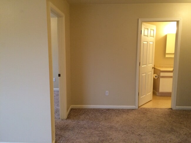 Building Photo - 1924 12th Ave S