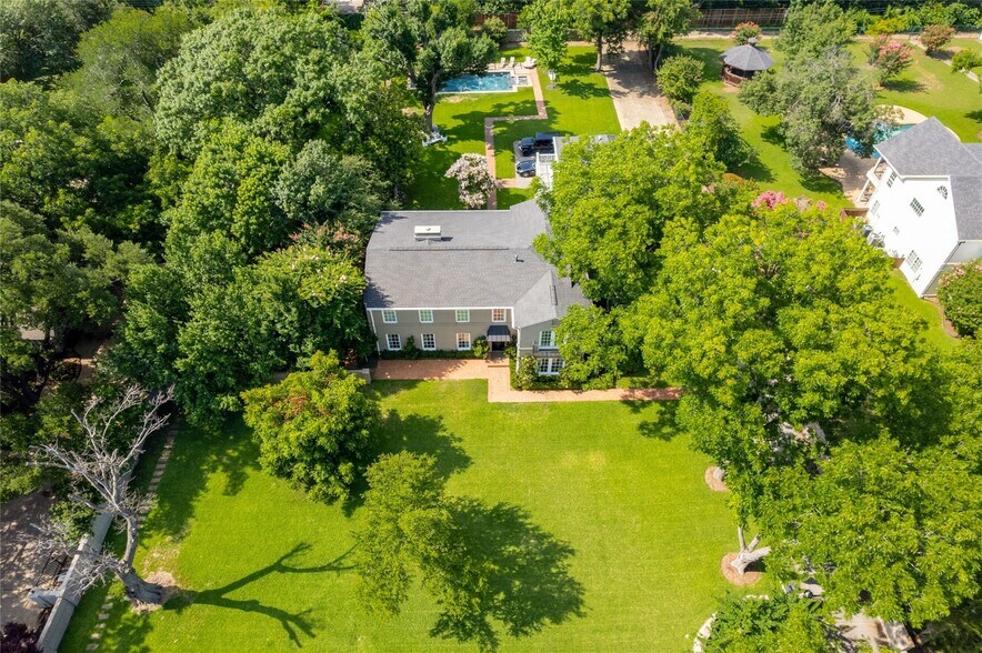 Building Photo - 4522 Walnut Hill Ln