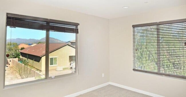 Building Photo - Amazing 2-Story Home