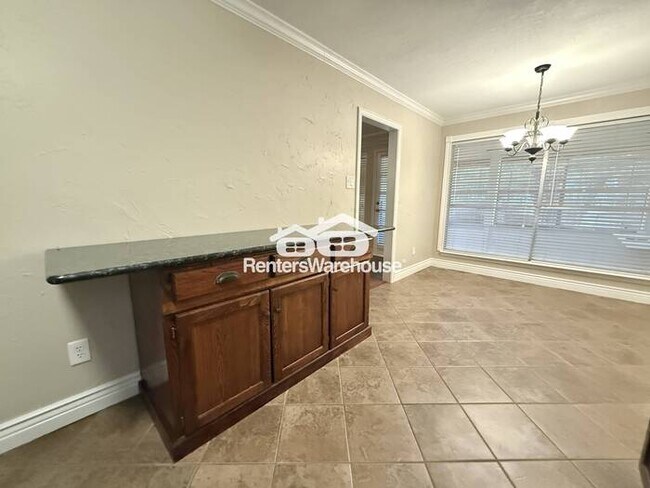 Building Photo - Beautiful home in well established neighbo...