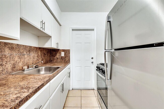 Building Photo - 6913 Rue Vendome