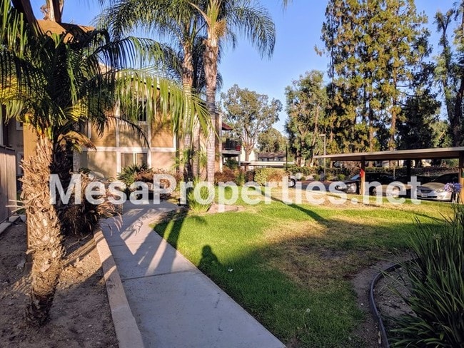 Building Photo - Very Nice 2 Bed 2 Bath Apartment in Ontario